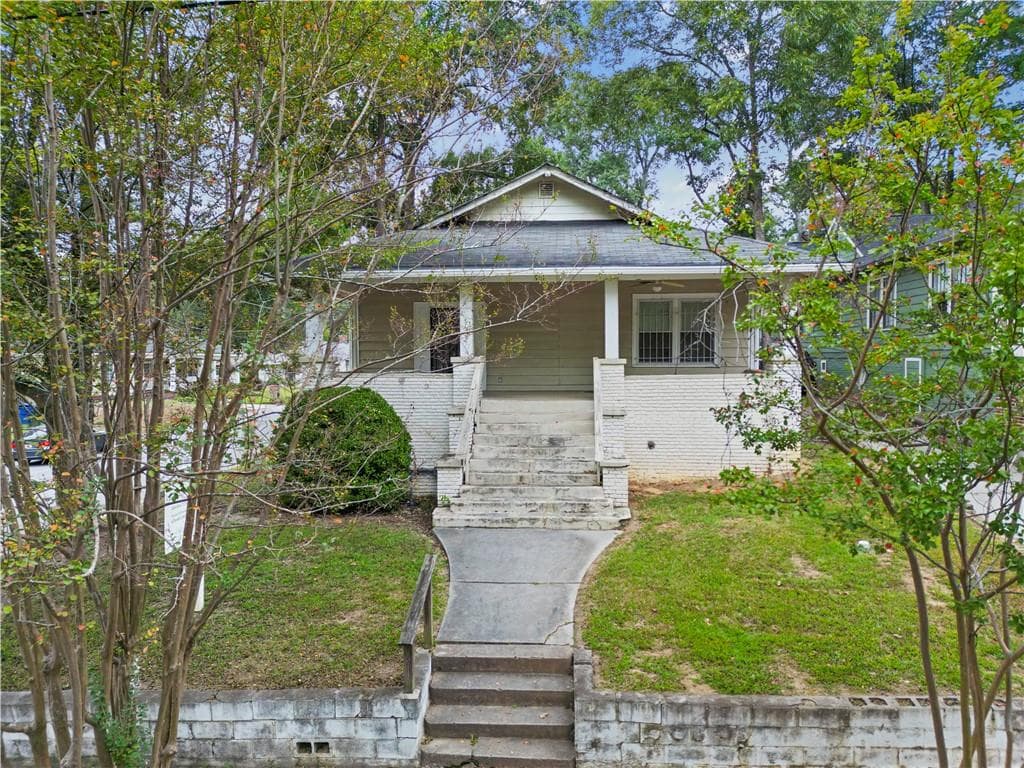 4 bedroom, 3 bathroom, 1,824 sq ft single family residence sold at 947 White Street, Atlanta, GA 30310