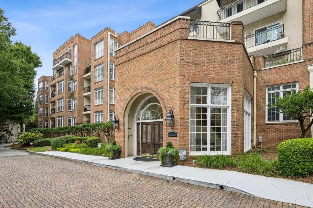 2 bedroom, 2 bathroom, 1,084 sq ft condominium sold at 175 15th Street 201, Atlanta, GA 30309