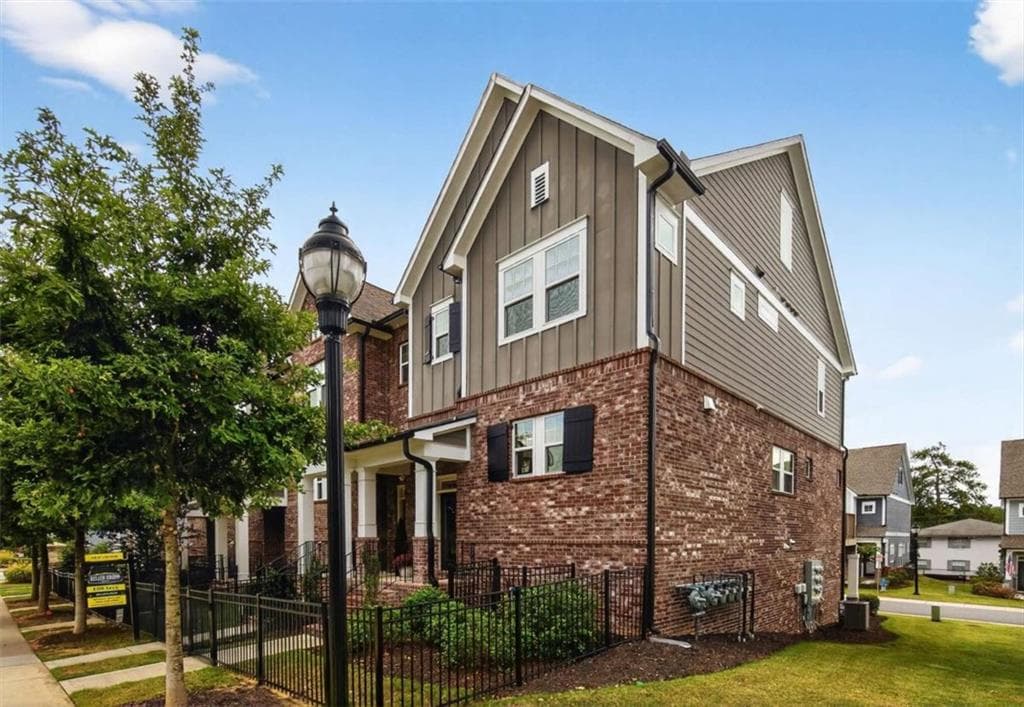 3 bedroom, 4 bathroom, 2,570 sq ft townhouse sold at 2748 Bell Drive, Smyrna, GA 30080