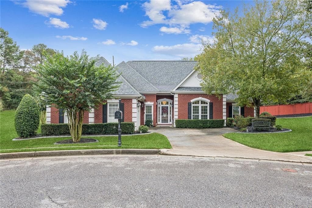 3 bedroom, 3 bathroom, 2,425 sq ft single family residence sold at 1303 Merlot Court, Hoschton, GA 30548
