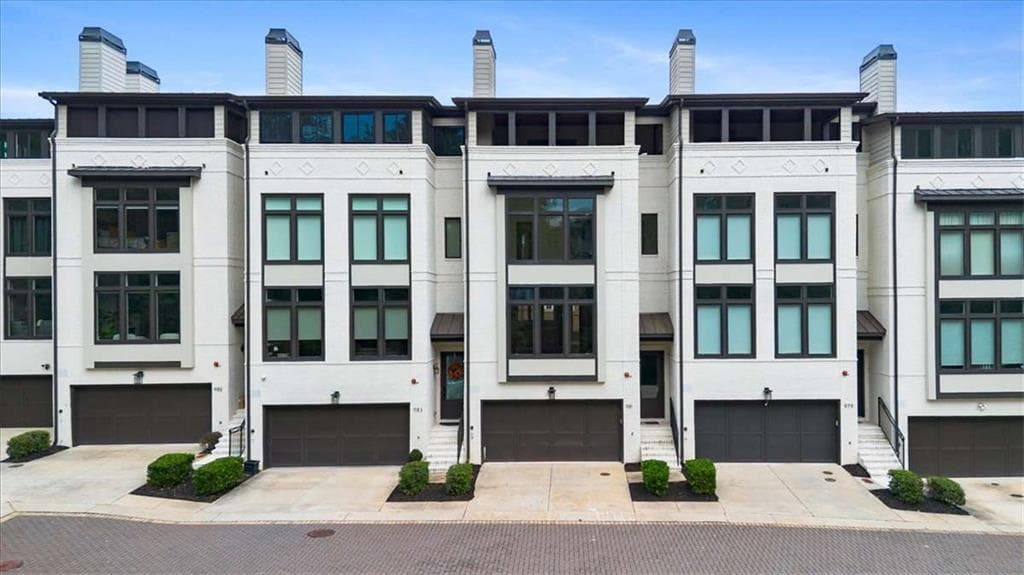 4 bedroom, 5 bathroom, 3,404 sq ft townhouse sold at 981 Laurel Court, Atlanta, GA 30326