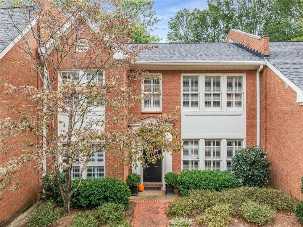 3 bedroom, 3 bathroom, 2,614 sq ft townhouse sold at 3075 Howell Mill Road 6, Atlanta, GA 30327