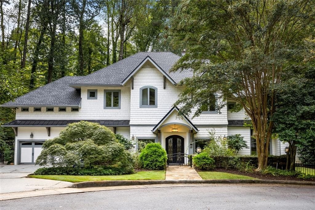 6 bedroom, 5 bathroom, 5,490 sq ft single family residence sold at 1097 BONVIEW Lane, Atlanta, GA 30324