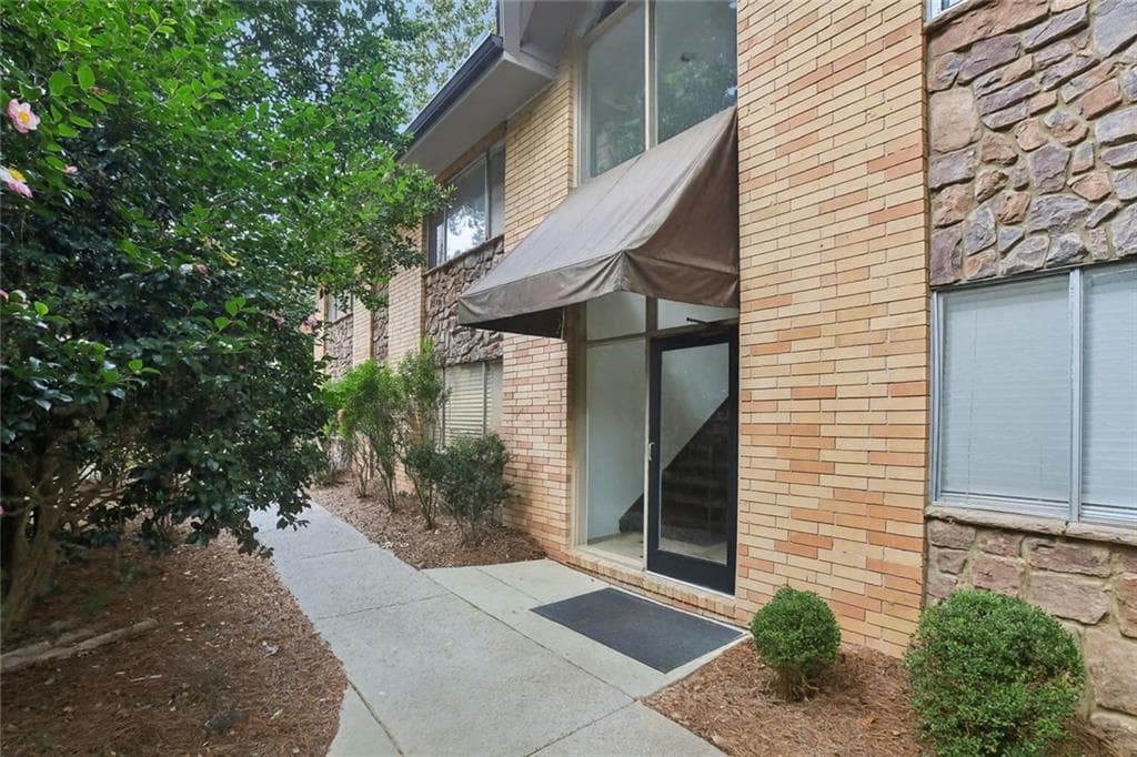 2 bedroom, 2 bathroom, 1,084 sq ft condominium sold at 115 BISCAYNE Drive D1, Atlanta, GA 30309