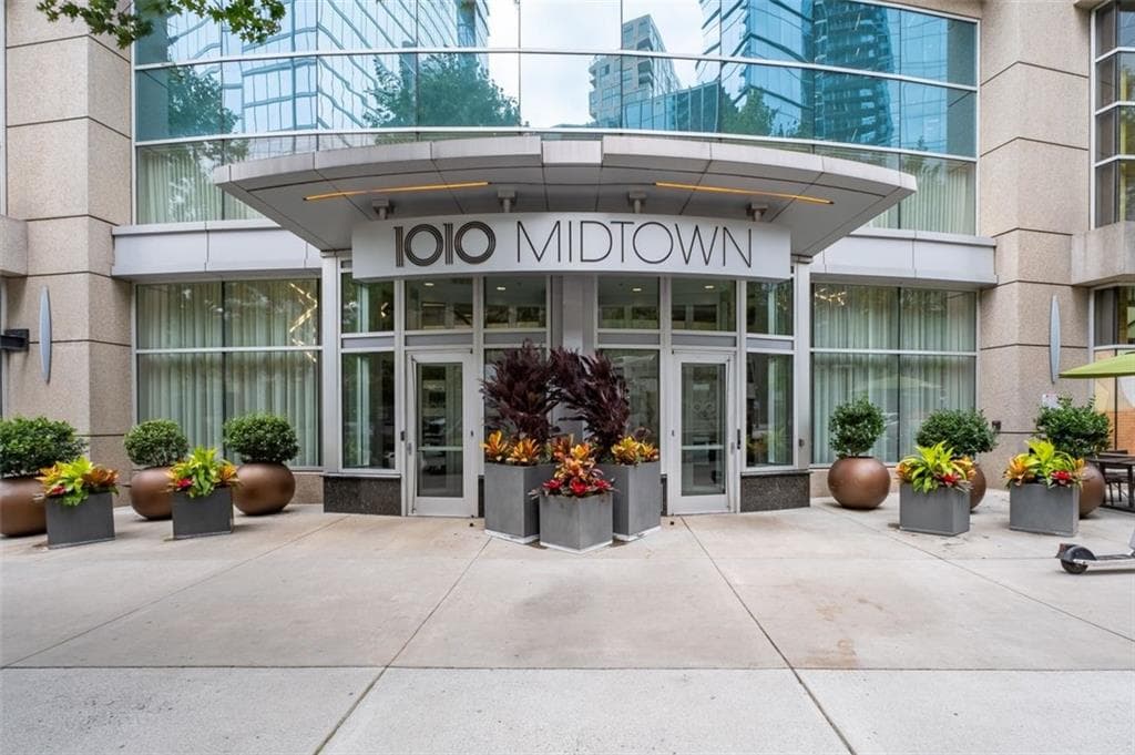 2 bedroom, 3 bathroom, 1,505 sq ft condominium sold at 1080 Peachtree Street 1703, Atlanta, GA 30309