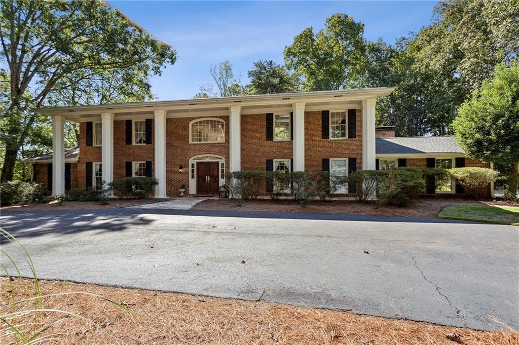 5 bedroom, 5 bathroom, 5,283 sq ft single family residence sold at 290 Glen Lake Drive, Atlanta, GA 30327