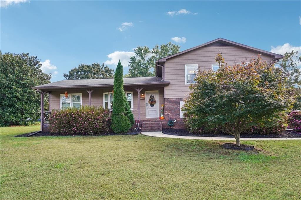4 bedroom, 3 bathroom, 2,492 sq ft single family residence sold at 2591 Sandy Drive, Marietta, GA 30066