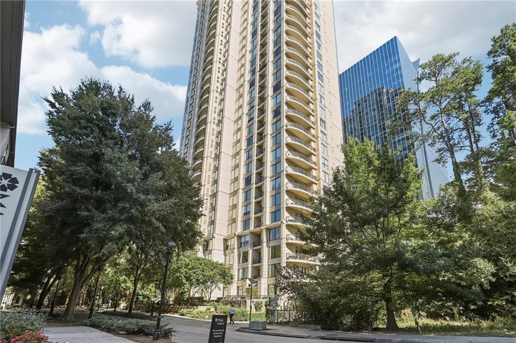 1 bedroom, 1 bathroom, 1,303 sq ft condominium sold at 3445 Stratford Road 2108, Atlanta, GA 30326