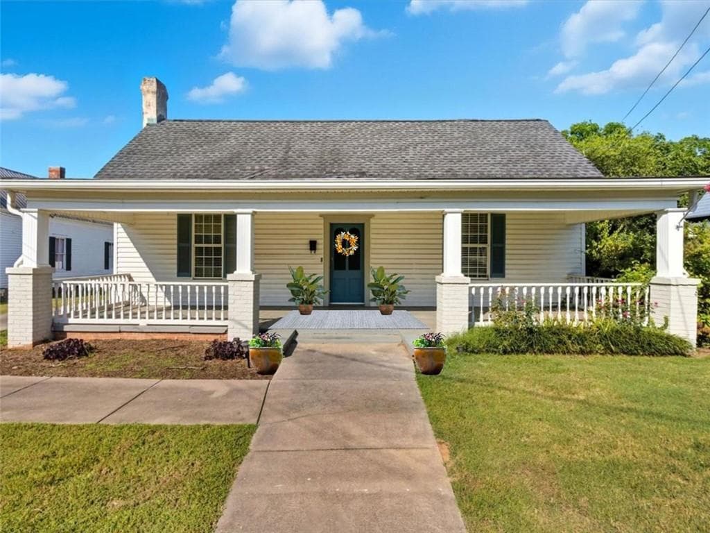4 bedroom, 2 bathroom, 2,043 sq ft single family residence sold at 320 S MAIN Street, Adairsville, GA 30103