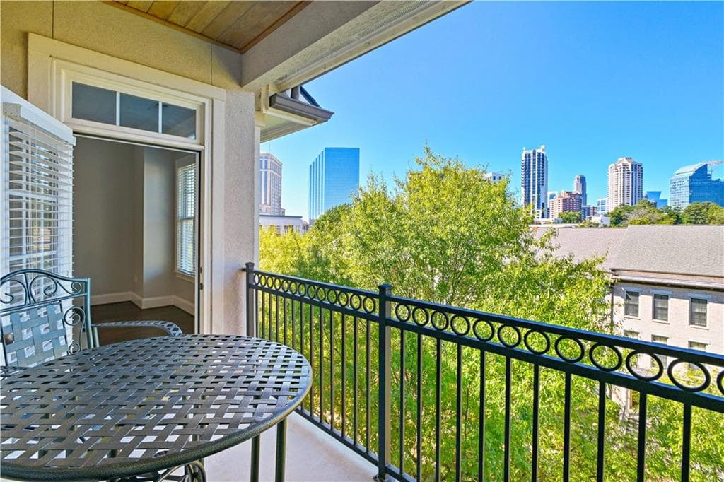1 bedroom, 2 bathroom, 889 sq ft condominium sold at 3635 E Paces Circle 1410, Atlanta, GA 30326