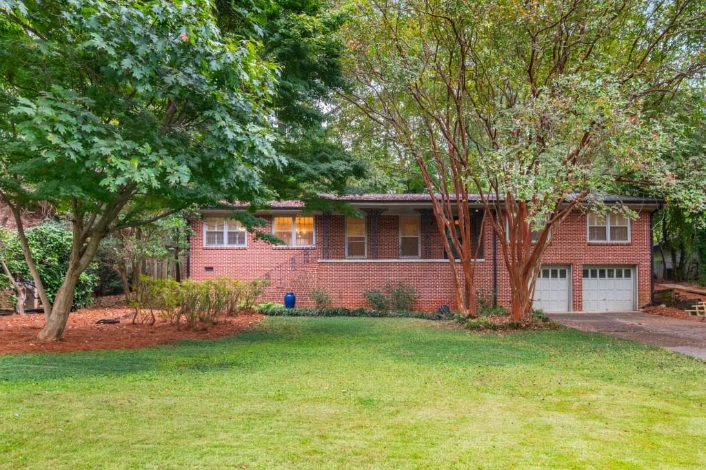 1077 Vistavia Circle, Decatur, GA 30033 — most recent listing photo