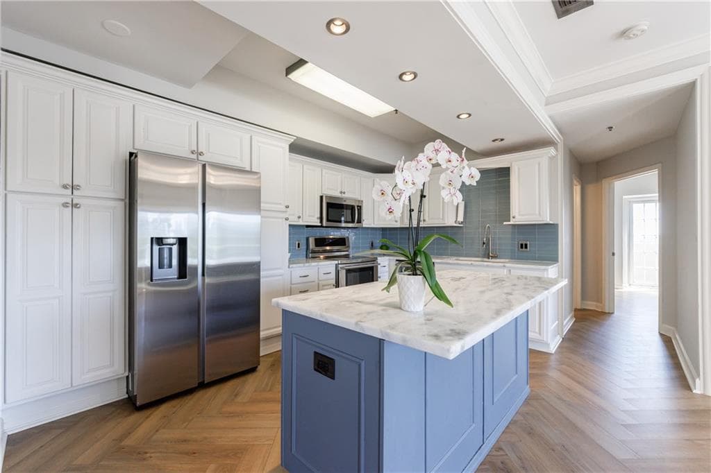 2 bedroom, 2 bathroom, 1,476 sq ft condominium sold at 2161 Peachtree Road 907, Atlanta, GA 30309