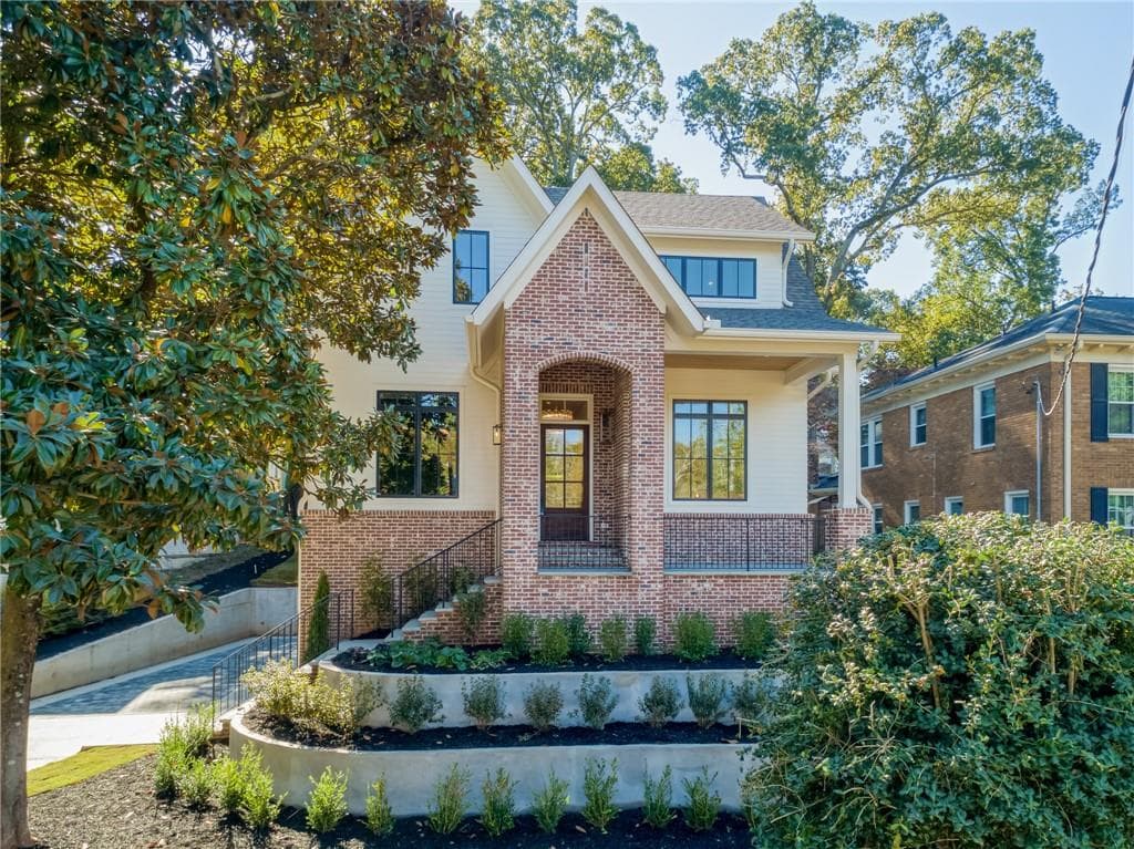 6 bedroom, 6 bathroom, 4,691 sq ft single family residence sold at 621 E Morningside Drive, Atlanta, GA 30324