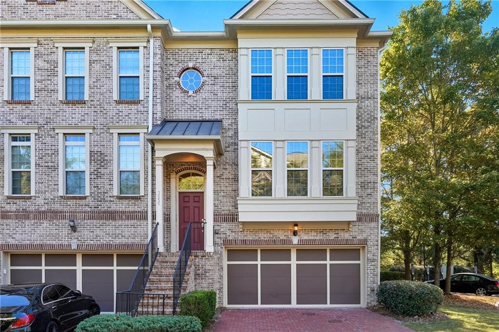 4 bedroom, 4 bathroom, 1,924 sq ft townhouse sold at 3655 E Paces Walk, Atlanta, GA 30326