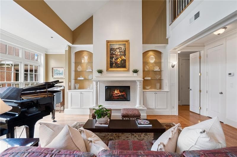 3 bedroom, 3 bathroom, 2,362 sq ft condominium sold at 77 Peachtree Place 608, Atlanta, GA 30309