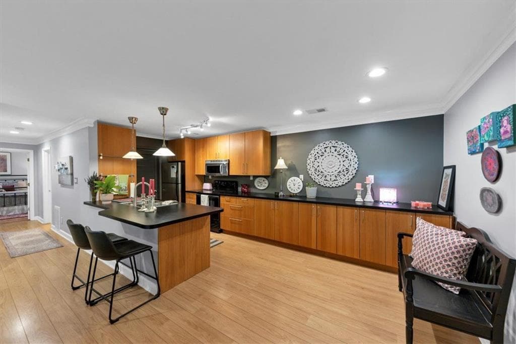 2 bedroom, 1 bathroom, 1,045 sq ft condominium sold at 405 TUXWORTH Circle, Decatur, GA 30033