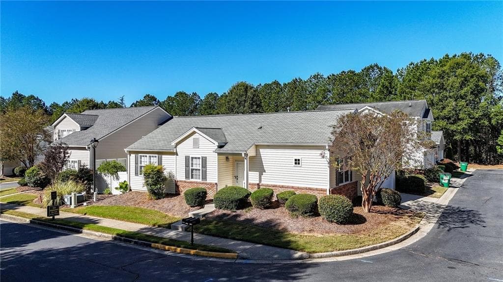 3 bedroom, 2 bathroom, 1,118 sq ft single family residence sold at 184 Swanee Lane, Woodstock, GA 30188