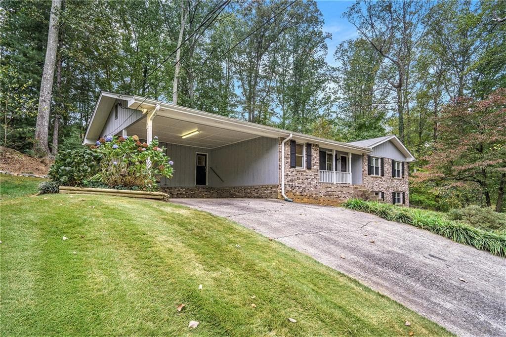 3 bedroom, 2 bathroom, 1,601 sq ft single family residence sold at 4304 Lindsey Way, Roswell, GA 30075