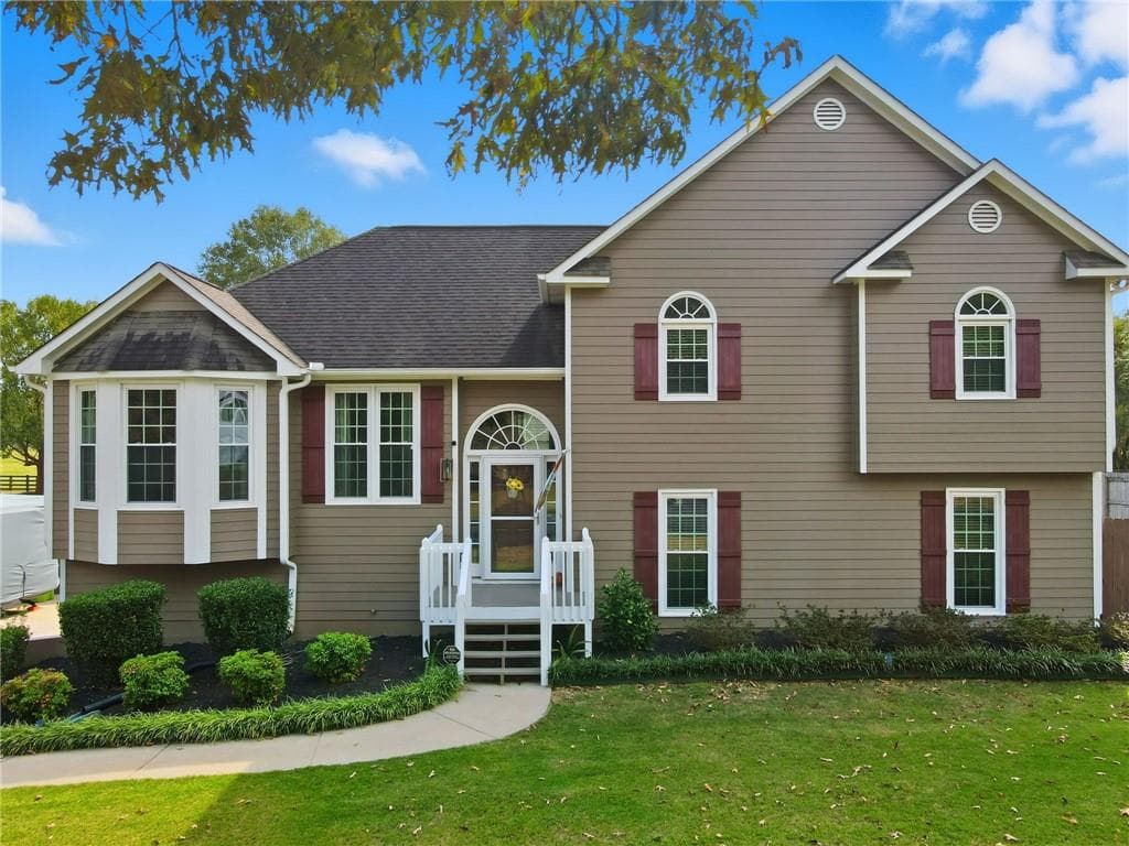 3 bedroom, 3 bathroom, 2,568 sq ft single family residence sold at 1002 Smithwyck Drive, Canton, GA 30115