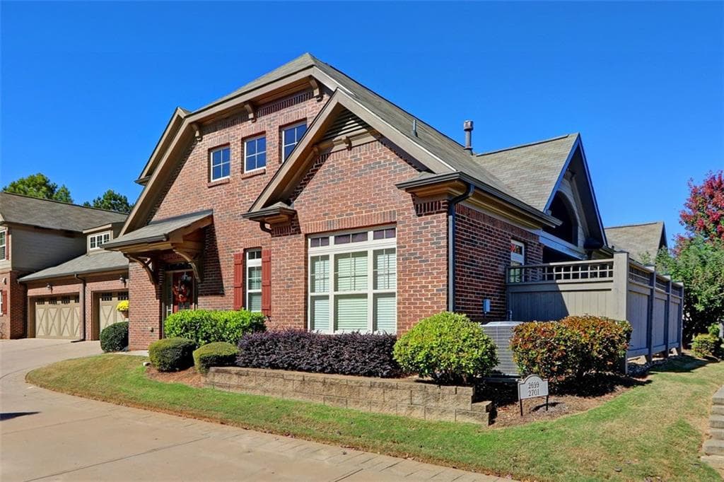3 bedroom, 3 bathroom, 2,002 sq ft condominium sold at 2699 Middlecreek Way, Cumming, GA 30041
