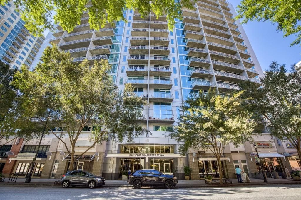 1 bedroom, 1 bathroom, 812 sq ft condominium sold at 950 W Peachtree Street 1002, Atlanta, GA 30309
