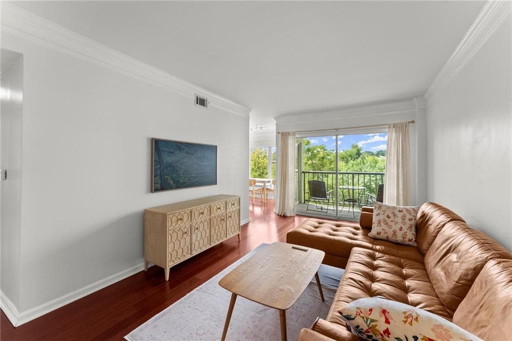 2 bedroom, 1 bathroom, 960 sq ft condominium sold at 275 13th Street 502, Atlanta, GA 30309