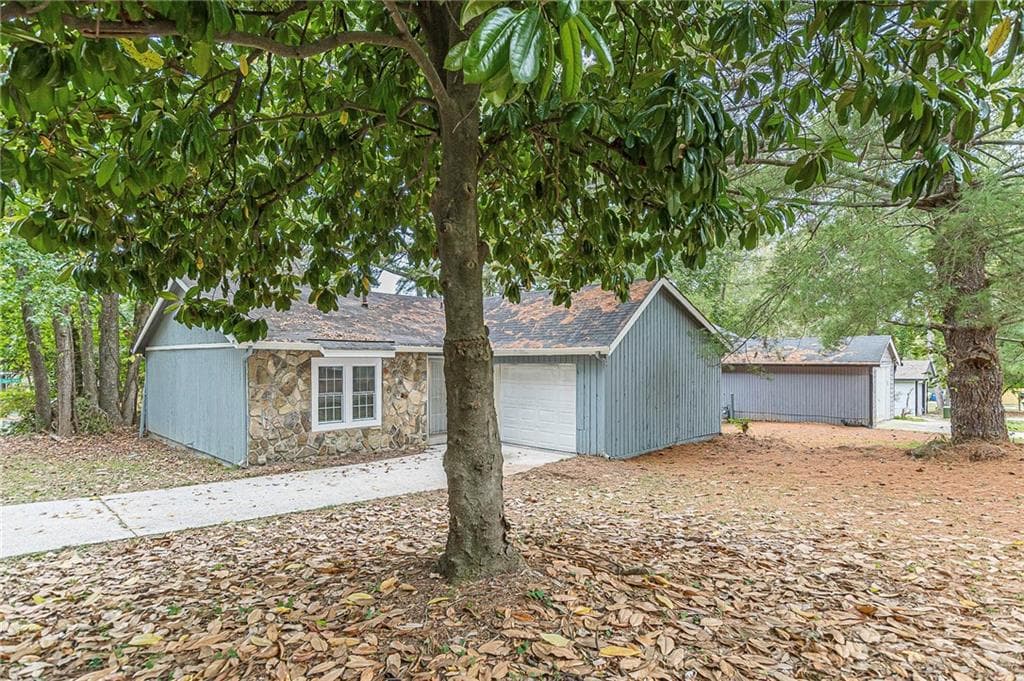 8685 Woodside Lane, Jonesboro, GA 30238 — most recent listing photo