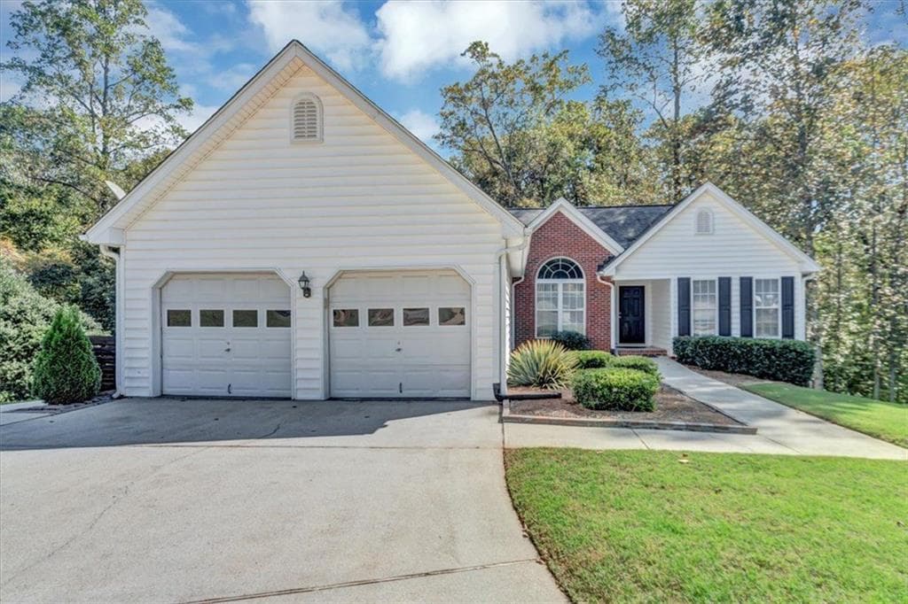 4 bedroom, 3 bathroom, 2,840 sq ft single family residence sold at 882 MADISON VIEW Lane, Lawrenceville, GA 30045