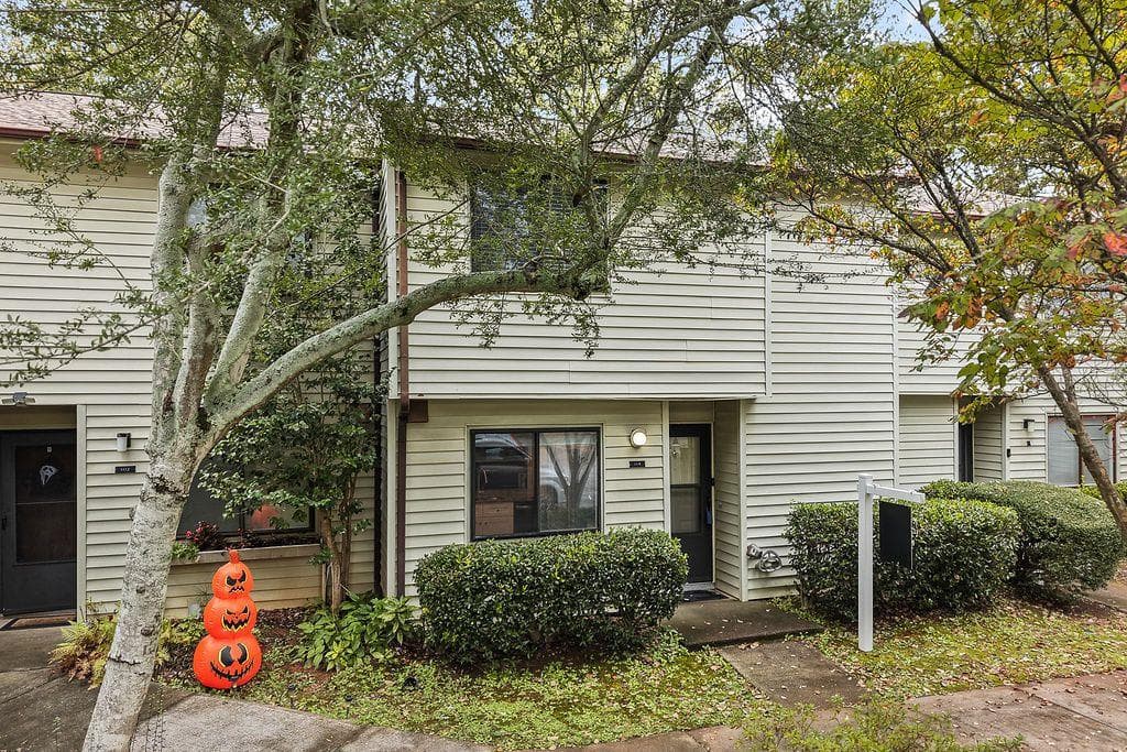 3 bedroom, 3 bathroom, 1,401 sq ft condominium sold at 1114 COUNTRY Court, Lawrenceville, GA 30044