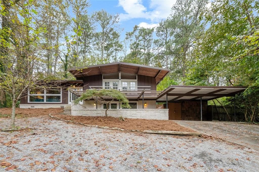4 bedroom, 3 bathroom, 2,548 sq ft single family residence sold at 3883 FOXFORD Drive, Atlanta, GA 30340