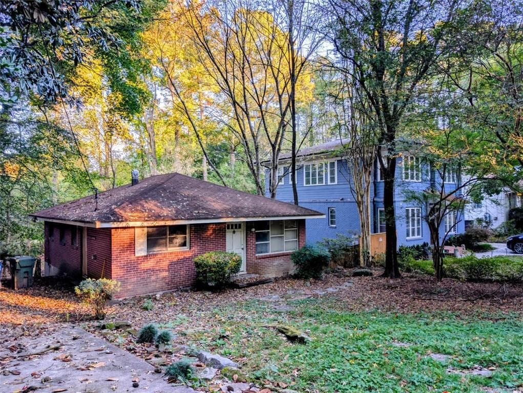 3 bedroom, 1 bathroom, 1,092 sq ft single family residence sold at 2112 ARLINGTON Avenue, Atlanta, GA 30324