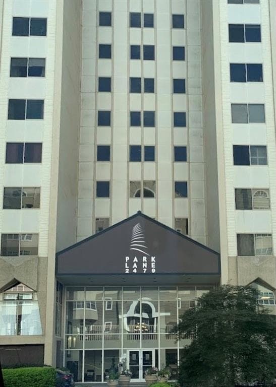 1 bedroom, 1 bathroom, 837 sq ft condominium sold at 2479 Peachtree Road 906, Atlanta, GA 30305