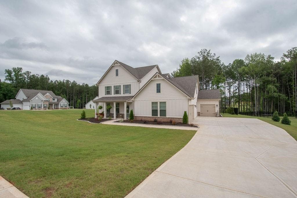 4 bedroom, 4 bathroom, 3,500 sq ft single family residence sold at 449 Saddleridge Trail, Senoia, GA 30276