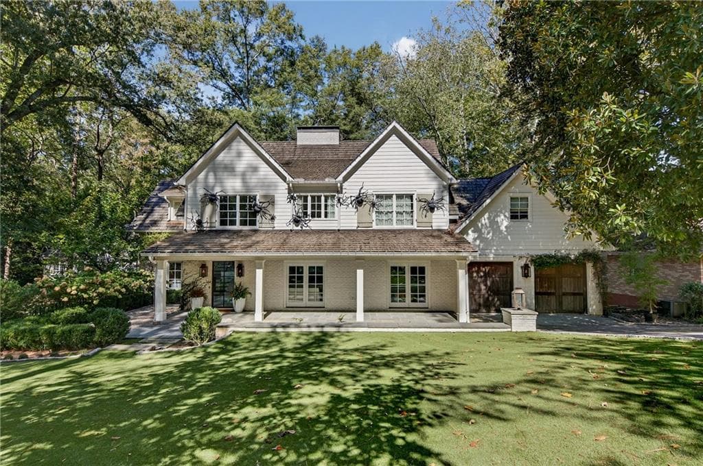 5 bedroom, 5 bathroom, 5,700 sq ft single family residence sold at 3280 W Roxboro Road, Atlanta, GA 30324