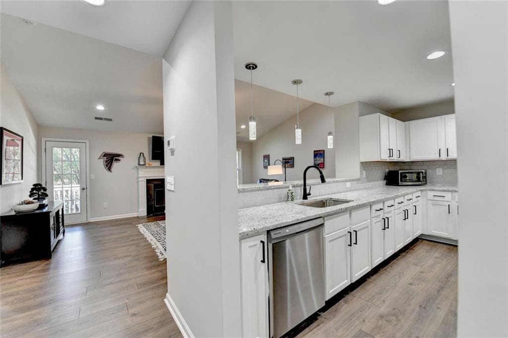 324 Teal Court, Roswell, GA 30076 — most recent listing photo