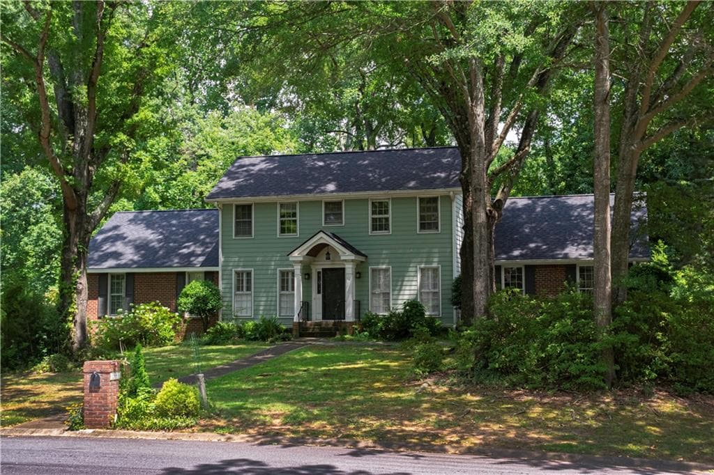 4 bedroom, 3 bathroom, 2,550 sq ft single family residence sold at 2885 Northbrook Drive, Atlanta, GA 30340