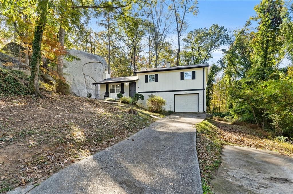 4 bedroom, 2 bathroom, 1,400 sq ft single family residence sold at 1201 Boat Rock Road, Atlanta, GA 30331