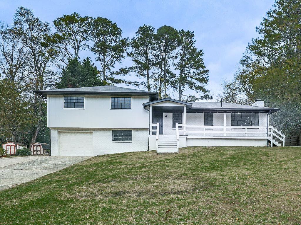3 bedroom, 2 bathroom, 2,375 sq ft single family residence sold at 421 Creek Valley Drive, Woodstock, GA 30188
