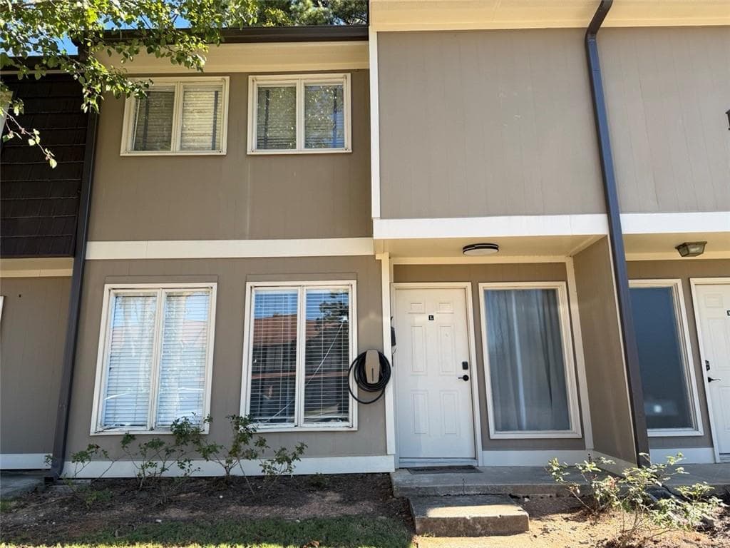 2 bedroom, 3 bathroom, 1,425 sq ft condominium for sale at 1804 Ashborough Way L, Marietta, GA 30067
