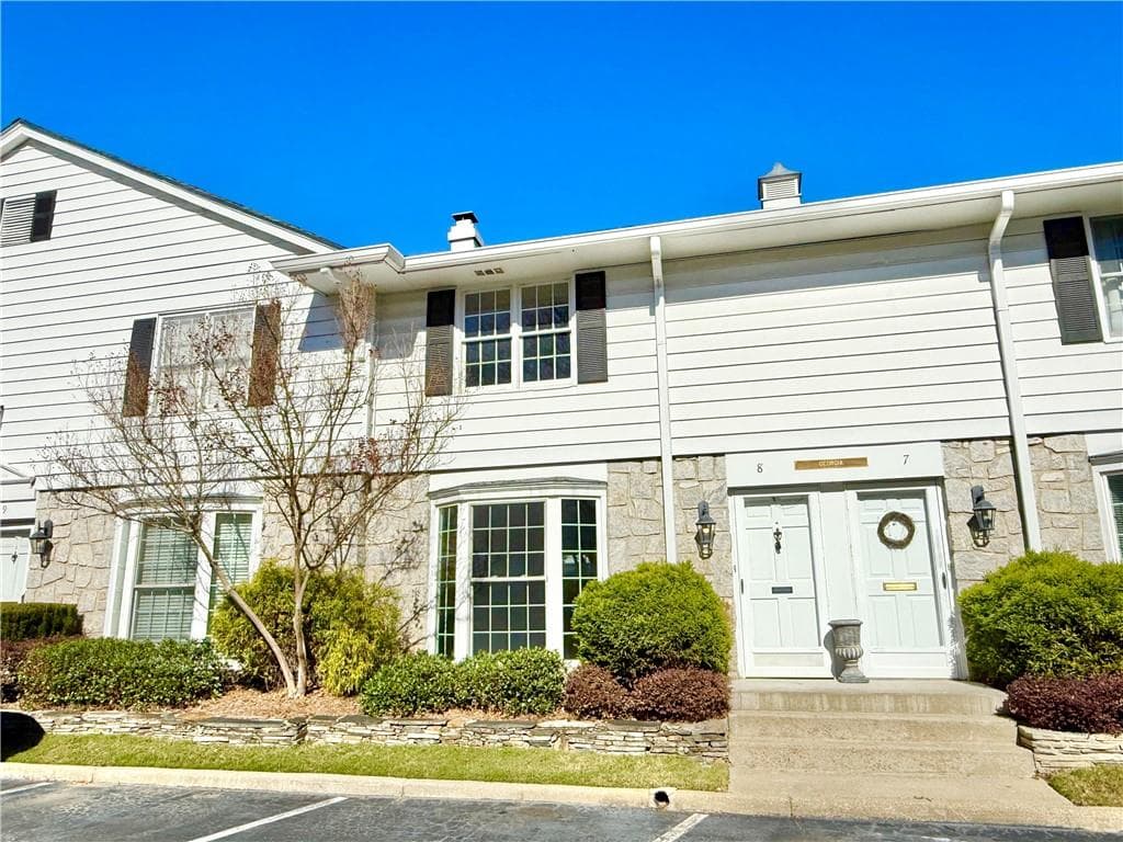 2 bedroom, 2 bathroom, 1,108 sq ft townhouse sold at 136 Peachtree Memorial Drive GA8, Atlanta, GA 30309