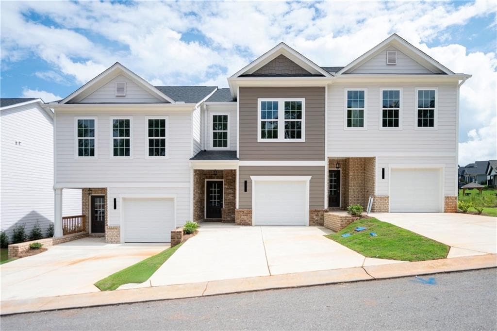 3 bedroom, 3 bathroom, 1,294 sq ft townhouse sold at 110 Greenview Court, Homer, GA 30547