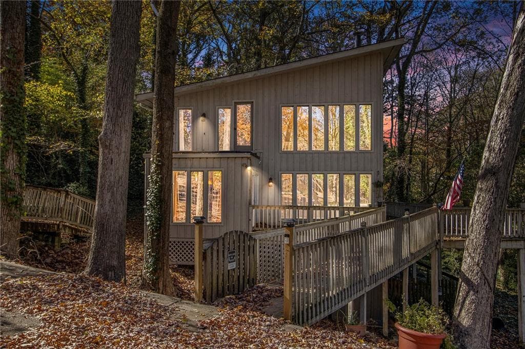 4 bedroom, 2 bathroom, 2,154 sq ft single family residence sold at 220 Lamplighter Court, Marietta, GA 30067