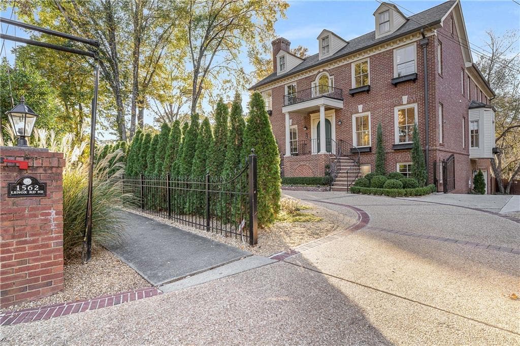 4 bedroom, 4 bathroom, 5,300 sq ft single family residence sold at 1562 Lenox Road, Atlanta, GA 30306