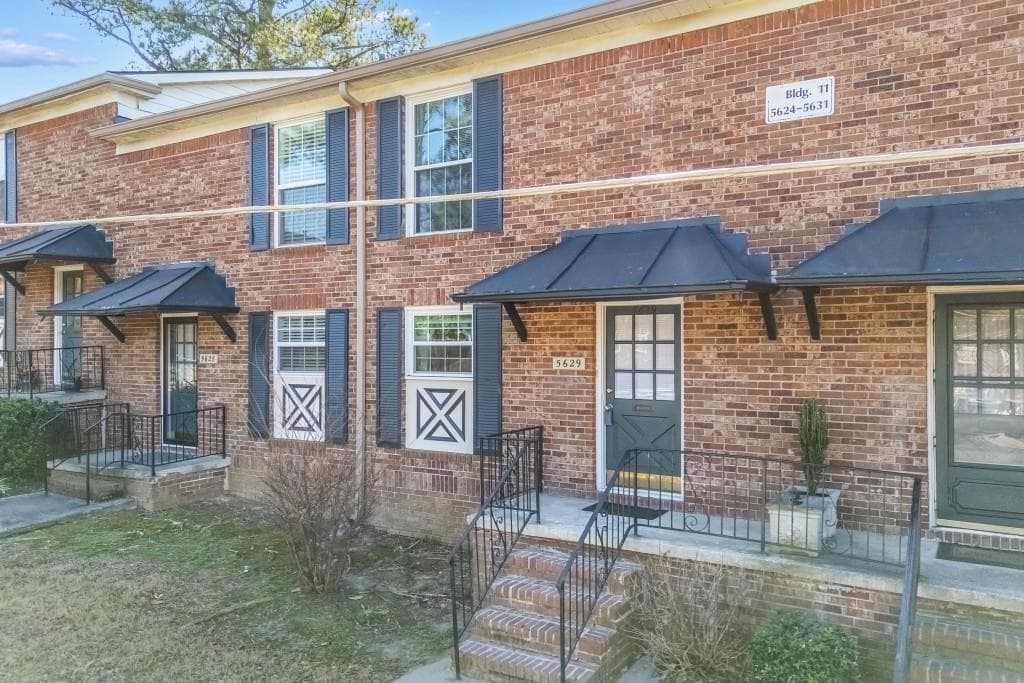 2 bedroom, 1 bathroom, 1,116 sq ft condominium sold at 5629 Kingsport Drive 11, Atlanta, GA 30342