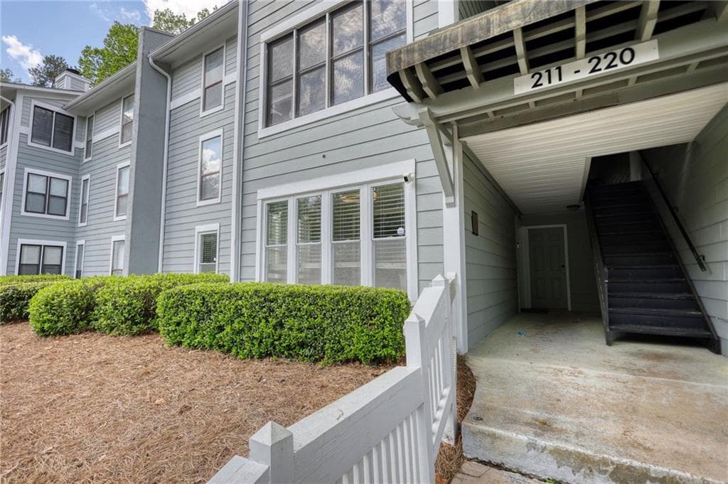 1 bedroom, 1 bathroom, 859 sq ft condominium sold at 211 Summit North Drive 211, Atlanta, GA 30324