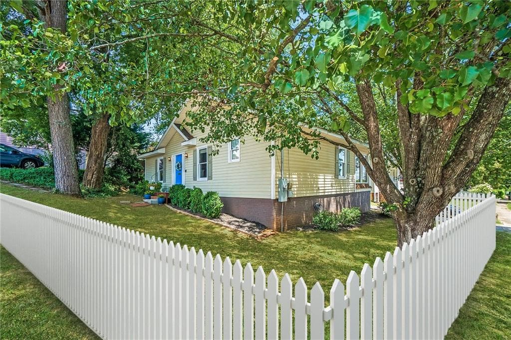 2 bedroom, 1 bathroom, 1,246 sq ft single family residence sold at 2 Fair, Rome, GA 30161