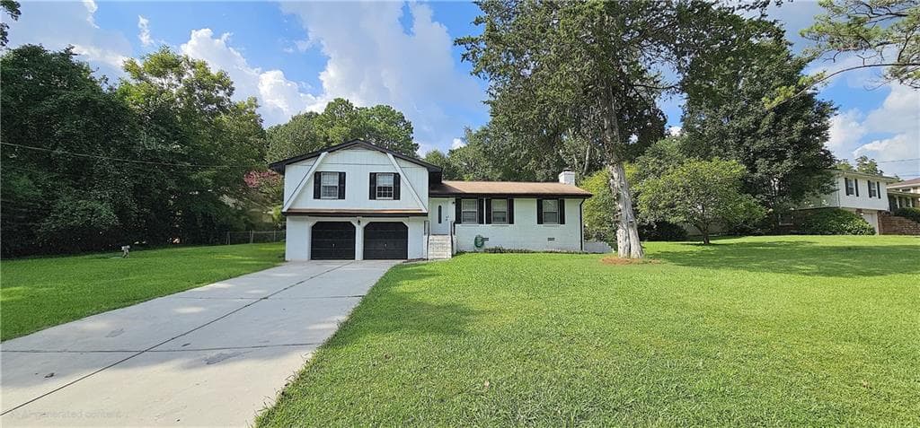 3 bedroom, 2 bathroom, 1,395 sq ft single family residence sold at 2611 Kings Circle, Lawrenceville, GA 30044