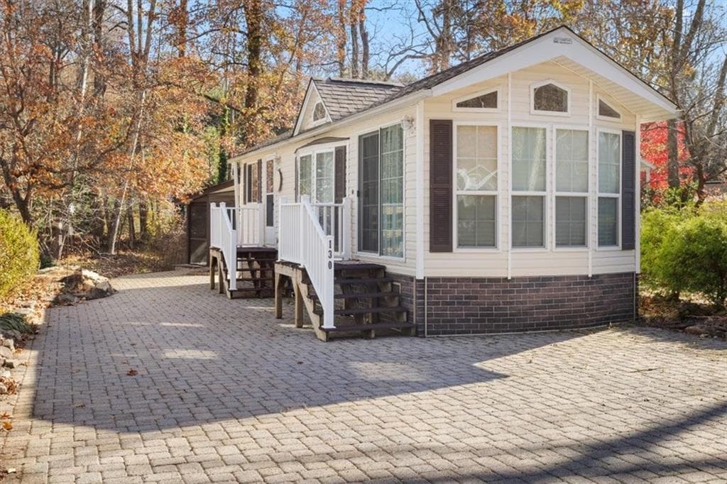 1 bedroom, 2 bathroom single family residence sold at 130 Creekview Drive, Cleveland, GA 30528