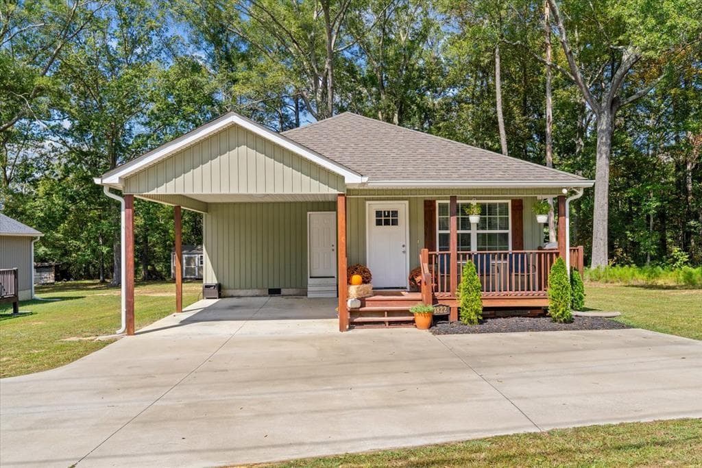 3 bedroom, 2 bathroom single family residence sold at 1822 Tunnel Hill Varnell Road, Tunnel Hill, GA 30755