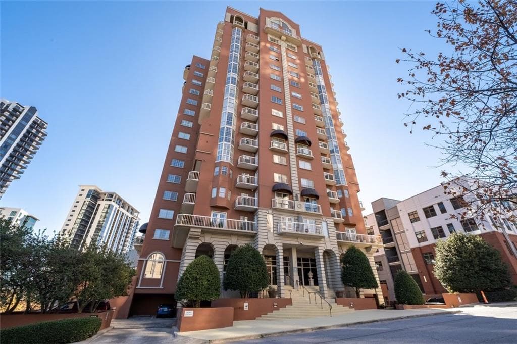 2 bedroom, 2 bathroom, 1,680 sq ft condominium sold at 3435 Kingsboro Road #1801, Atlanta, GA 30326